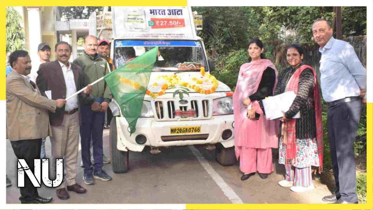 भारत आटा : उमरिया में सस्ते दर पर गाँव-गाँव मिलेगा आटा कलेक्टर ने वैन को दिखाई हरी झंडी