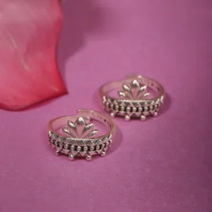 Silver toe rings design : चांदी की बिछिया लगा देगी खूबसूरती में चार चांद