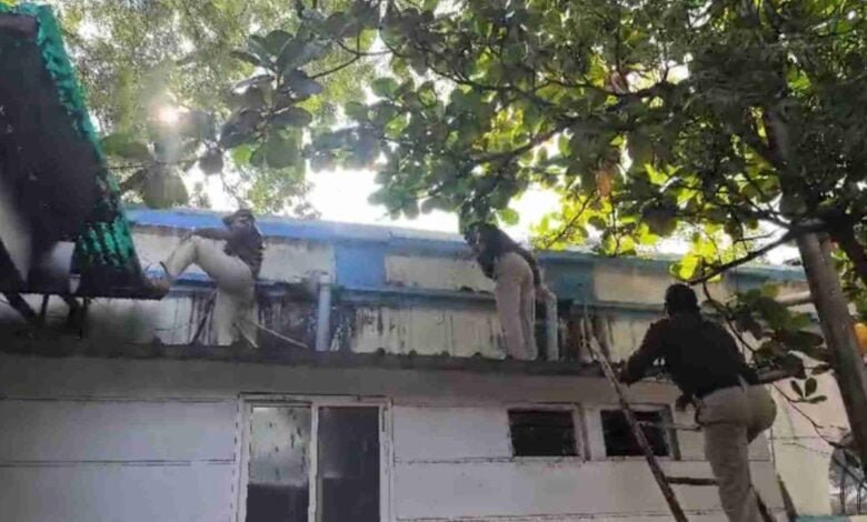 Civil Surgeon कार्यालय की छत पर मिली नग्न अवस्था में लाश जांच में जुटी पुलिस