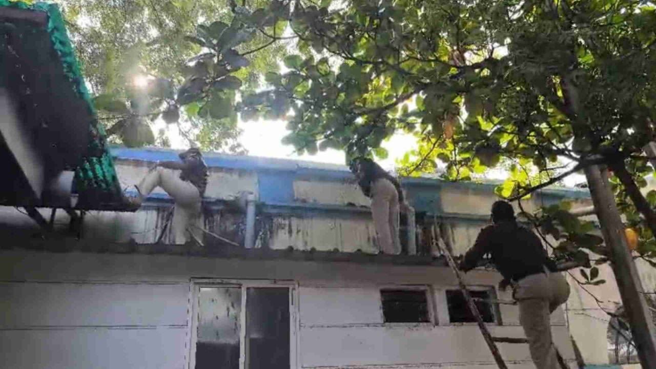 Civil Surgeon कार्यालय की छत पर मिली नग्न अवस्था में लाश जांच में जुटी पुलिस