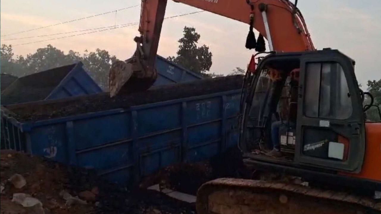 कटनी- चोपन रेल मार्ग पर हुआ रेल हादसा मालगाड़ी के छह से अधिक डिब्बे उतरे पटरी से 19 मालगाड़ियां और छह यात्री ट्रेन हुई  प्रभावित