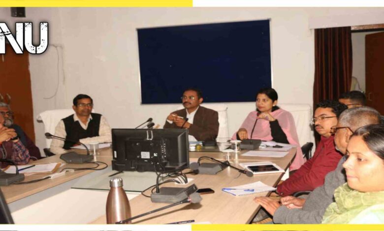 उमरिया जिले में CM HelpLine की शिकायतों का प्राथमिकता से करें निराकरण - कलेक्टर