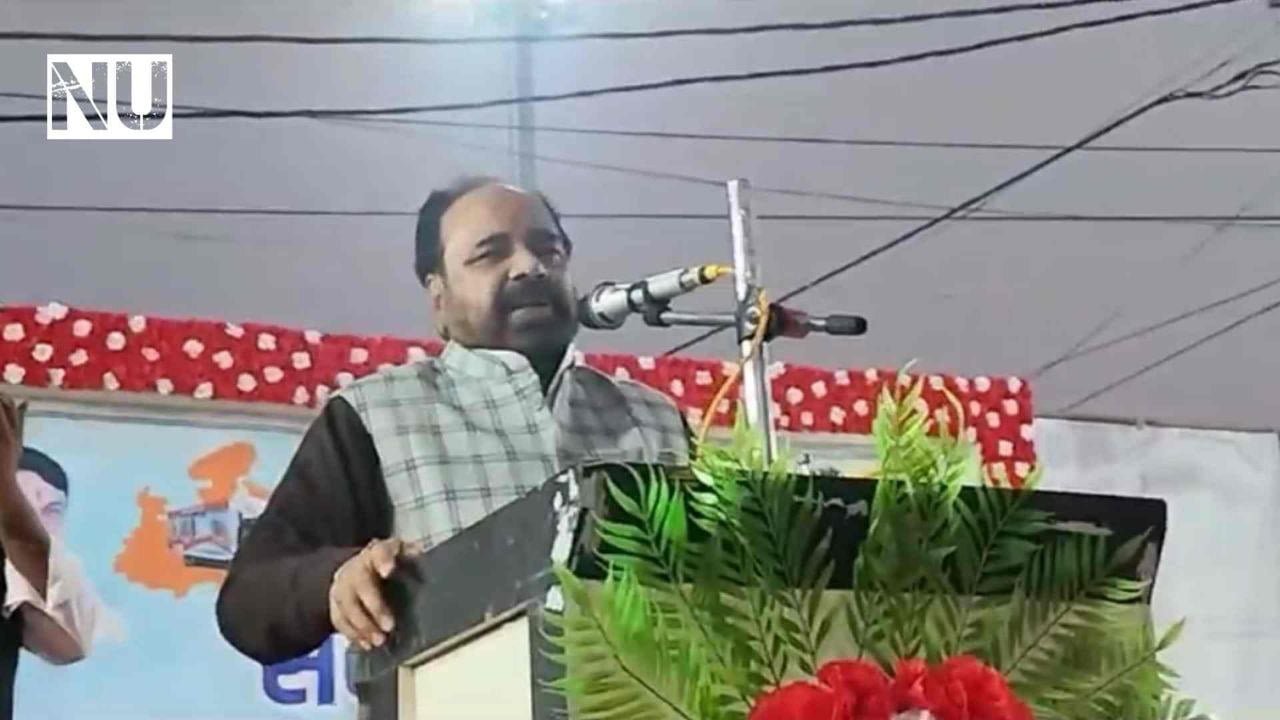 गोपाल भार्गव ने खुद को बताया मुख्यमंत्री के बराबर