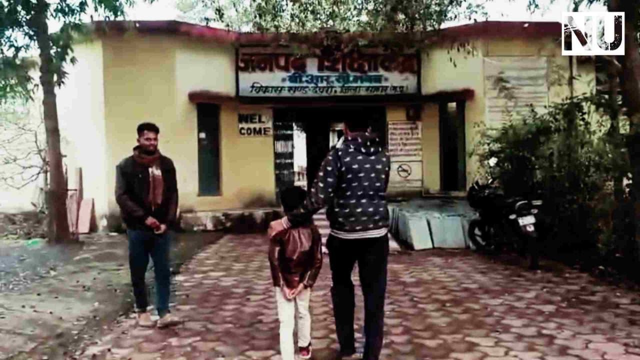 गुरु-शिष्य परम्परा हुई कलंकित शराब पीकर बच्चों के साथ जूते से शिक्षक ने की मारपीट