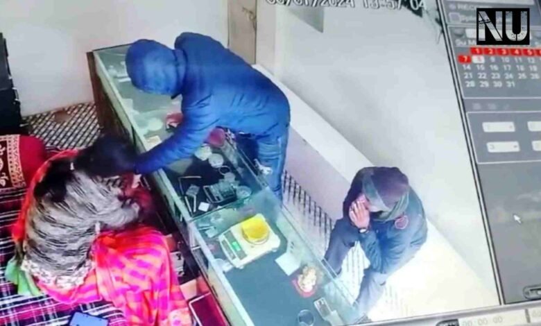 Crime News : एस.के. ज्वैलर्स में दिनदहाड़े हुई चोरी घटना CCTV कैमरा में कैद