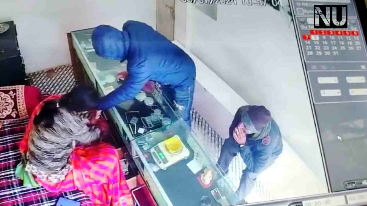 Crime News : एस.के. ज्वैलर्स में दिनदहाड़े हुई चोरी घटना CCTV कैमरा में कैद