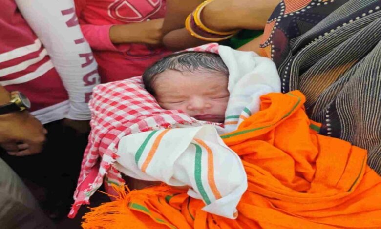 भिण्ड : कलयुगी मॉ ने नवजात बच्ची को फेका नहर के किनारे झाडियो में