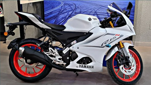 New Yamaha R15 का नया अवतार आधुनिक फीचर्स, पावरफुल इंजन और दमदार माइलेज के साथ हुआ लॉन्च,