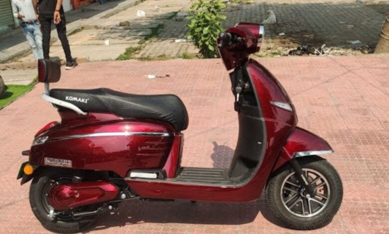 सिर्फ ₹58,999 की कीमत पर घर लाए Komaki Flora electric scooter 110 किलोमीटर की लंबी रेंज और आधुनिक फीचर्स के साथ