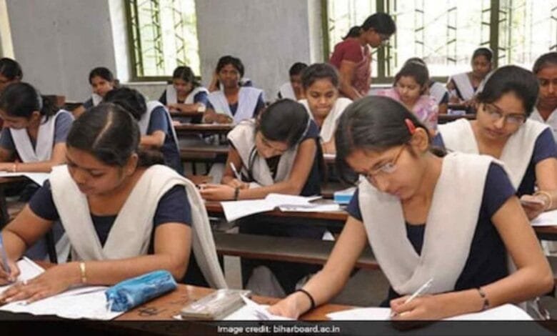 Umaria News : हायर सेकेण्डरी की समाजषास्त्र विषय की परीक्षा संपन्न