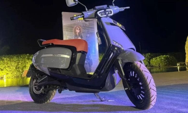 140 km की पावरफुल रेंज और आधुनिक फीचर्स के साथ मात्र 15000 की डाउन पेमेंट पर घर लाएं VLF Tennis इलेक्ट्रिक स्कूटर,