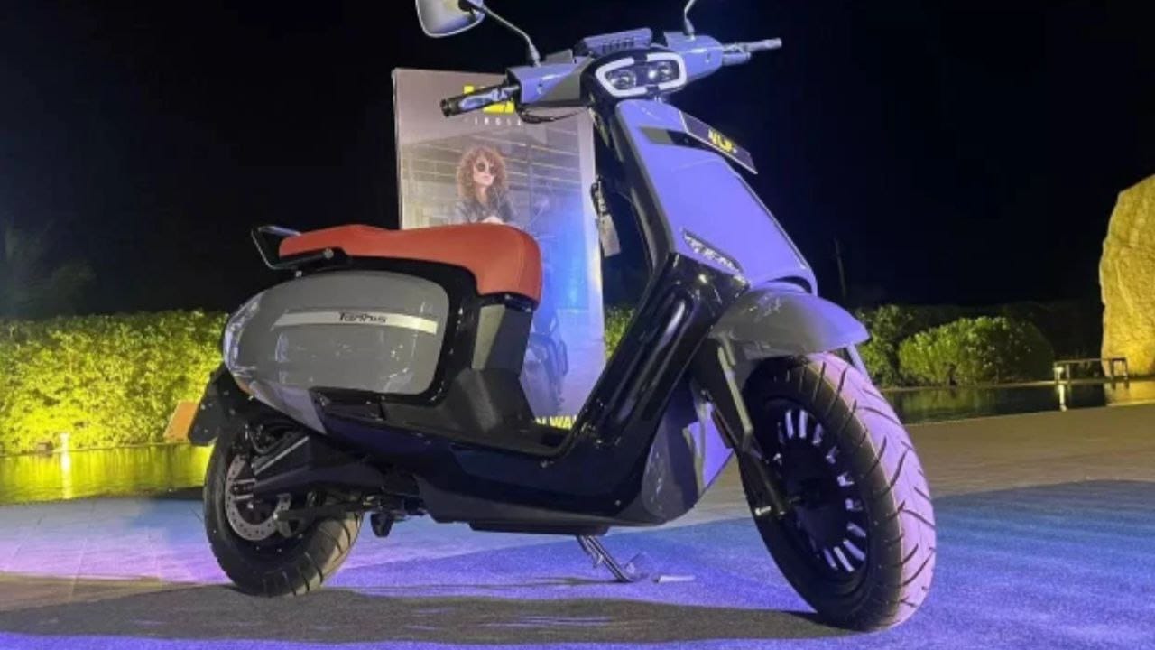 140 km की पावरफुल रेंज और आधुनिक फीचर्स के साथ मात्र 15000 की डाउन पेमेंट पर घर लाएं VLF Tennis इलेक्ट्रिक स्कूटर,