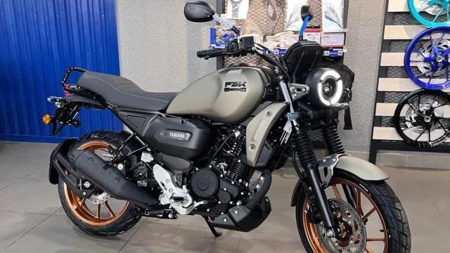 Yamaha FZX Bike 2025 में आपको मिलेगा 50 kmpl का माइलेज और 150 सीसी का पावरफुल इंजन जाने कीमत और ब्रांडेड फीचर्स