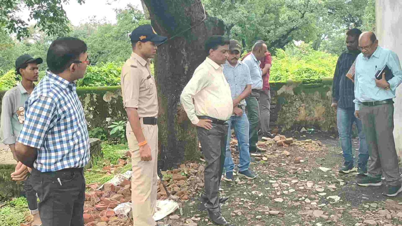 Umara News : कलेक्टर ने किया KV उमरिया का औचक निरीक्षण समय सीमा में गुणवत्तायुक्त काम करने के दिए निर्देश 