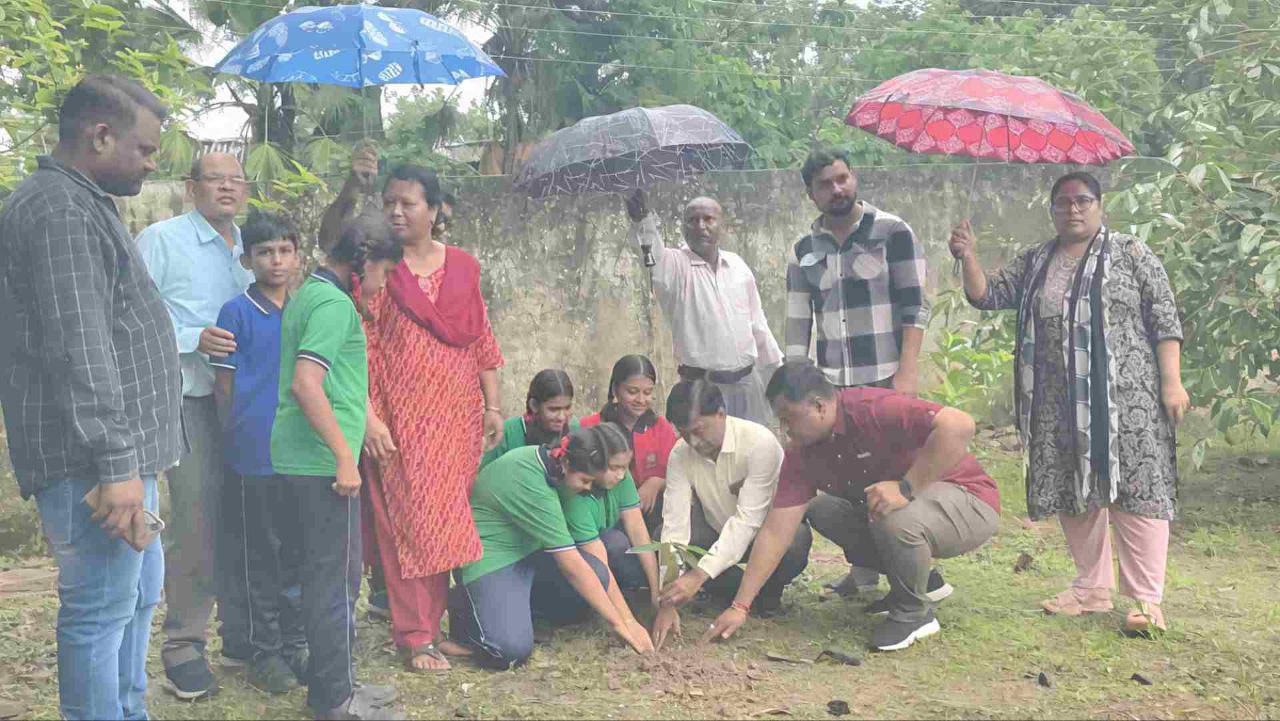 Umara News : कलेक्टर ने किया KV उमरिया का औचक निरीक्षण समय सीमा में गुणवत्तायुक्त काम करने के दिए निर्देश 